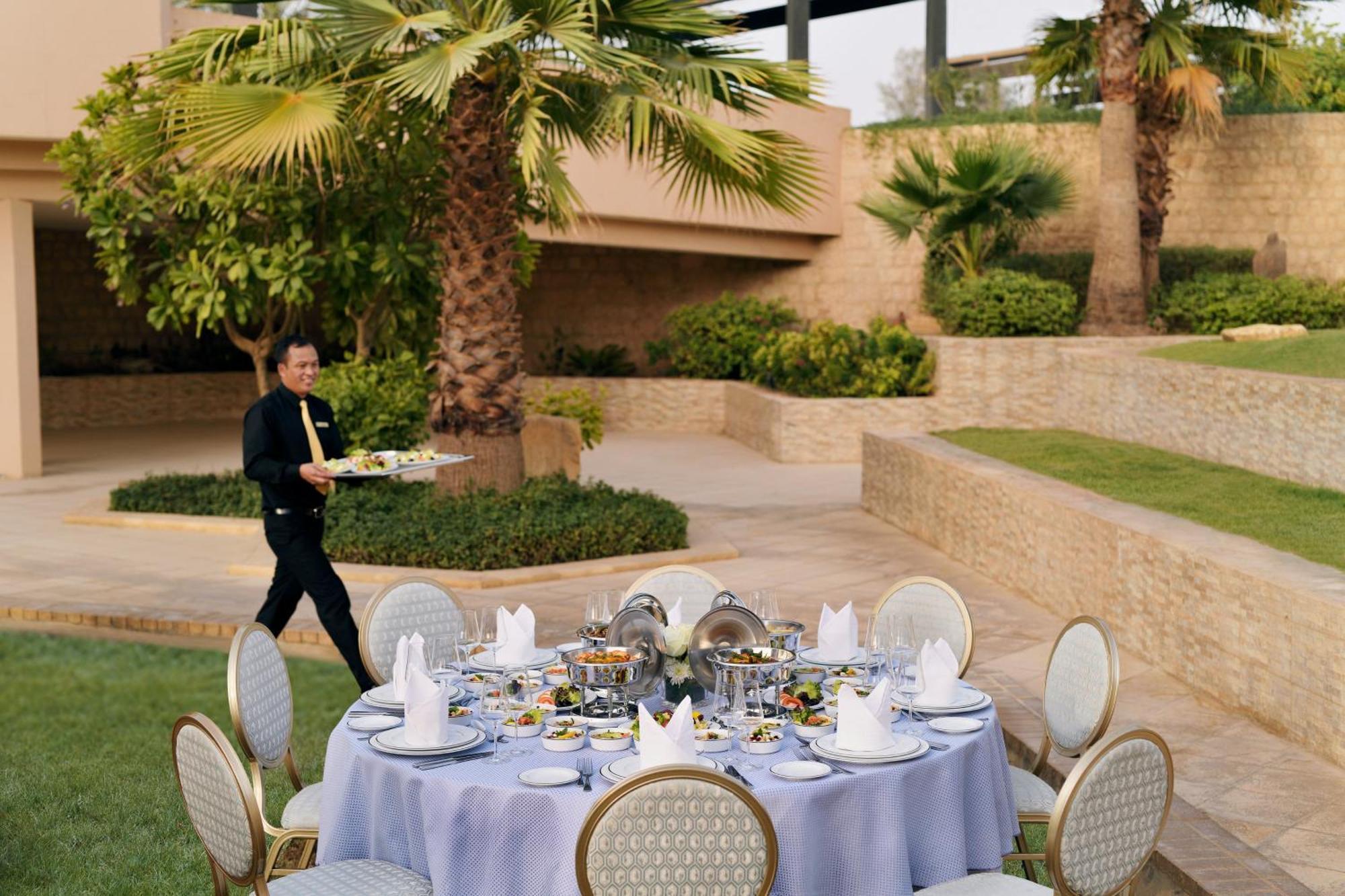 Intercontinental By Ihg 5*
